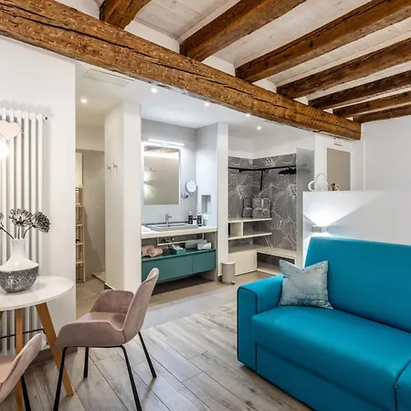 Bed & Breakfast Maison Valentina 4*