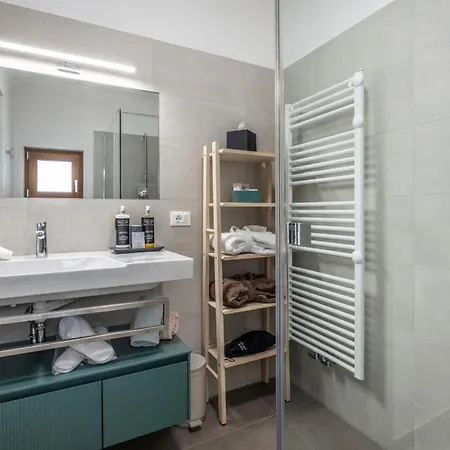 Bed & Breakfast Maison Valentina 4*